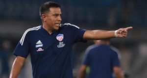 Farías valoró competir con suplencia y se disgustó por la cancha