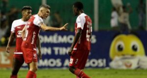 ¿Vestuario roto en Santa Fe? Dos jugadores tuvieron fuerte cruce