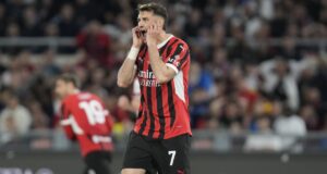El AC Milan le busca competencia a Santiago Giménez