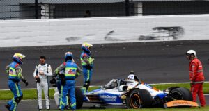 Épico intento de doblete de Kyle Larson en automovilismo termina en desastroso doble choque