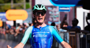 Prodhomme gana la etapa reina del Giro, Del Toro refuerza su liderato