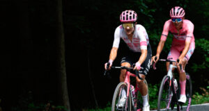 Simon Yates llegará de rosa a Roma tras noquear a Del Toro y Carapaz