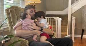 El ICE detiene a la esposa de un marine veterano que aún amamantaba a su bebé