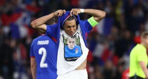 Fiscalía investiga una donación que le hizo a varios policías en Francia después del Mundial de Catar 2022