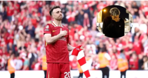 rompió en llanto en la puerta de la iglesia