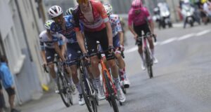 Arensman gana la etapa más dura del Tour de Francia tras un agotador esfuerzo en solitario