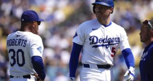 Freeman irá día a día con Dodgers tras ser golpeado en la muñeca por un lanzamiento