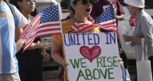 Apoyo a la inmigración en EEUU alcanza máximo histórico, aun entre los republicanos: encuesta