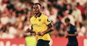 Jhon Arias se lanzó al ruedo, probó su fluido inglés en Reino Unido y apuntó alto en el Wolverhampton: ‘Tengo muchas expectativas’