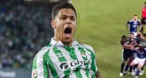 terminó pegándole sin culpa a un compañero, video