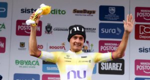 Rodrigo Contreras consigue su tercer título de la Vuelta a Colombia tras dramática última etapa ganada por Andrés Pinzón