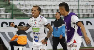 derrotó 1-0 a Huracán, con gol de Dayro Moreno, y se queda con la ventaja en la Copa Sudamericana