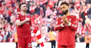 Mohamed Salah, desconsolado tras la victoria del Liverpool: rompió en llanto mientras los hinchas cantaban la canción de Diogo Jota