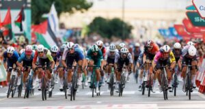 Philipsen gana la etapa en la Vuelta España, Traeen continúa líder