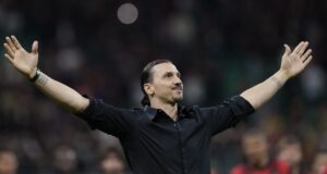 Santiago Giménez habría recibido una «ayuda» de Zlatan Ibrahimović