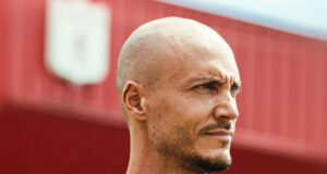 América oficializó a David González, pero dirigirá desde la tribuna