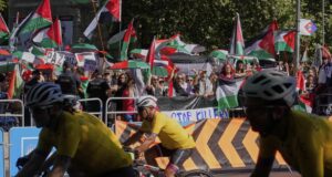 Etapa final de la Vuelta a España acortada tras más protestas, Vingegaard confirmado como campeón