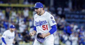 Los Dodgers vencen a los Giants después de que el bullpen lograra mantener una ventaja precaria
