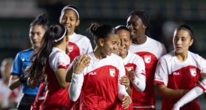 Las leonas de Santa Fe van por el zarpazo a los cuartos de la Copa Libertadores femenina