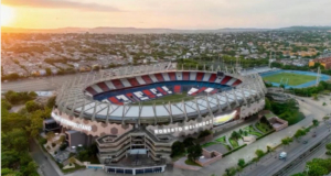 firma del alcalde con el presidente de la Conmebol