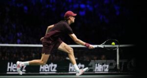 Jannik Sinner clasificó a los cuartos de final de París-Bercy 2025