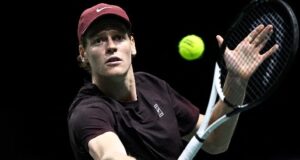 Jannik Sinner jugará las semifinales de París-Bercy 2025