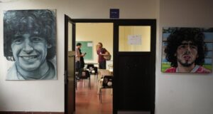 Hija de Maradona llora en proceso a magistrada que frustró juicio: “Mi papá merecía la verdad”