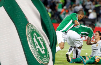 Chapecoense estrena camiseta en homenaje a Atlético Nacional, el club que pidió que le entregaran el título de la Copa Sudamericana 2016