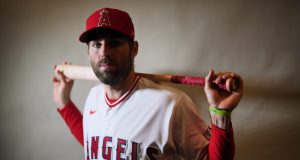 Chris Taylor, campeón de Serie Mundial, dejado en libertad por los Angels