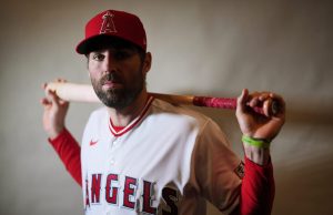 Chris Taylor, campeón de Serie Mundial, dejado en libertad por los Angels