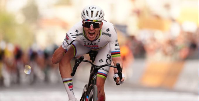 Pogacar-gana-en-modo-epico-su-primera-Milan-San-Remo-1.jpg