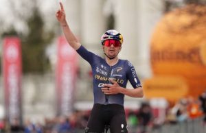 Tom Pidcock gana la Milán-Turín, su segunda victoria del 2026