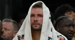 Luka Doncic viajó a España para recuperarse de la lesión