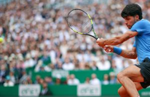 Alcaraz se estrena con victoria en Barcelona