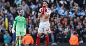 Manchester City ganó y quedó a 3 puntos