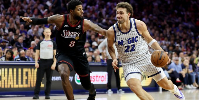 Los-Philadelphia-76ers-vence-a-Orlando-y-avanzan-a-los-playoffs-de-la-NBA-1.jpg