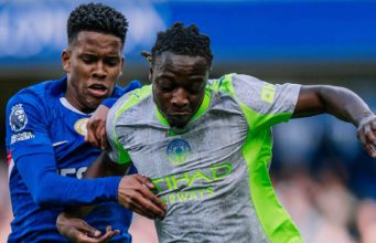 Manchester City aplasta al Chelsea y mete presión al Arsenal