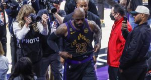Incertidumbre sobre futuro de LeBron James rodea a los Lakers tras eliminación