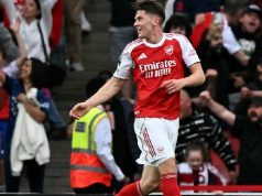 Arsenal golea 3-0 al Fulham y se distancia en seis puntos del City