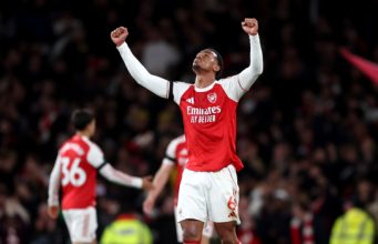 Arsenal gana por la mínima al Burnley y queda a un paso de conquistar la Premier League