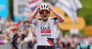 Igor Arrieta gana la quinta etapa del Giro en un loco final