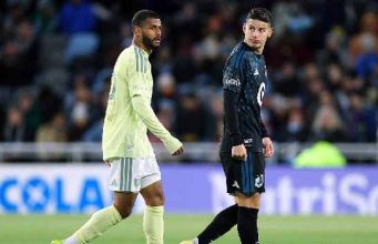 James juega su mejor partido con Minnesota y niega su retiro