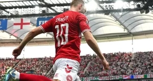Eriksen da gran susto al desplomarse en amistoso ante Ucrania