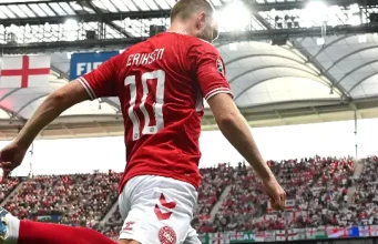 Eriksen da gran susto al desplomarse en amistoso ante Ucrania