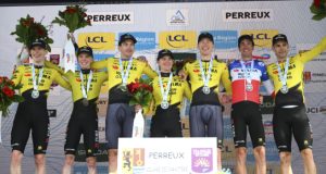 Visma gana el crono por equipos, Baudin sigue líder del Tour Aura