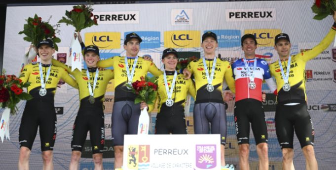 Visma-gana-el-crono-por-equipos-Baudin-sigue-lider-del-Tour-Aura-1.jpg